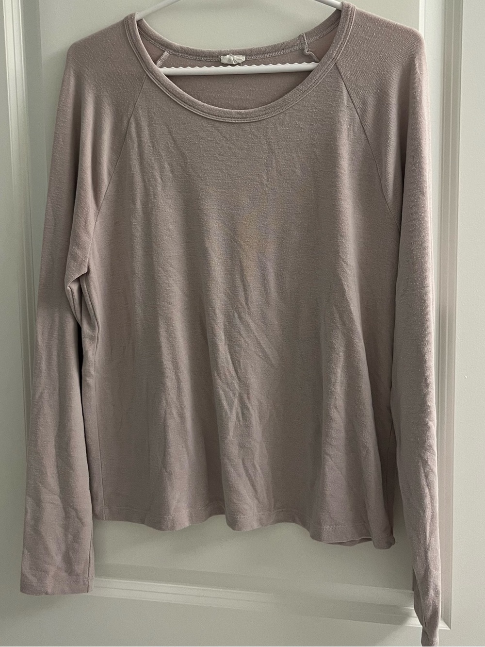 Aritzia Wilfred Free Lounge Raglan Long Sleeve – Taupe – Size M